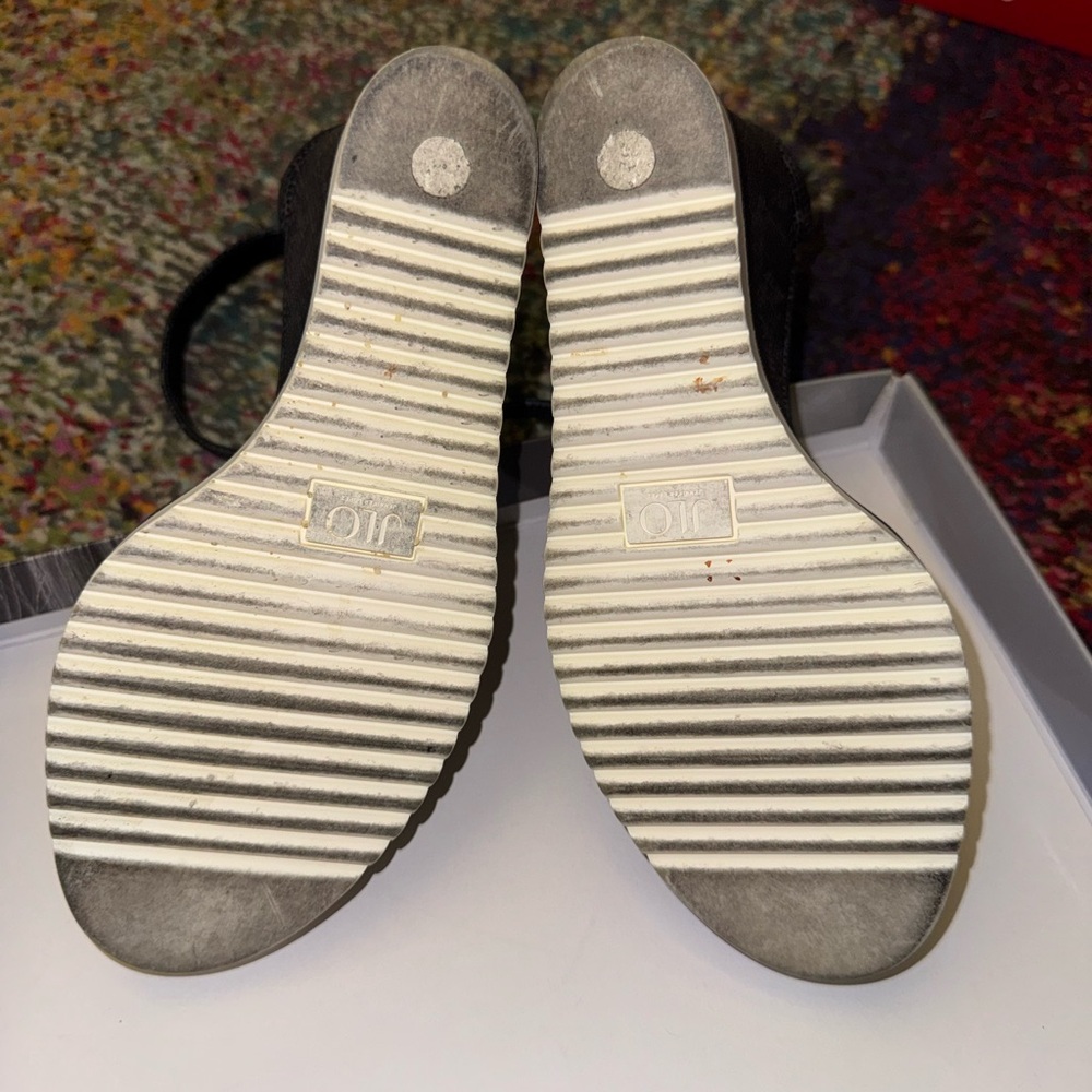 Jennifer Lopez Black Textured Heels - Picture 3 of 6